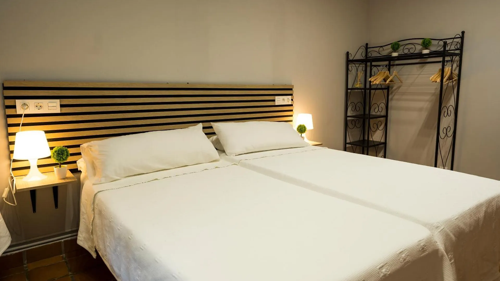 Paratene Ostatu Habitaciones Erandio Guest house