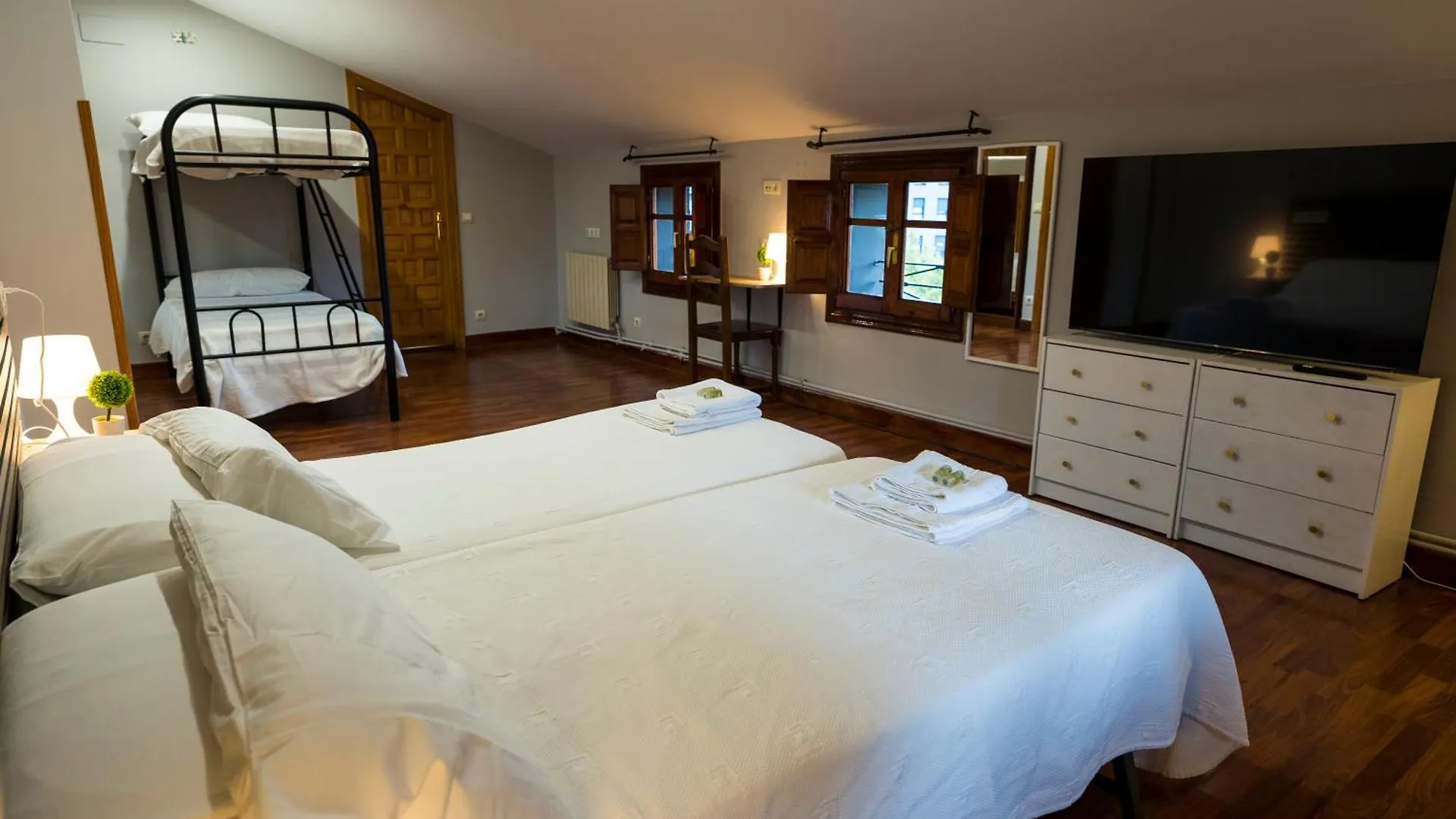 Paratene Ostatu Habitaciones Erandio Guest house